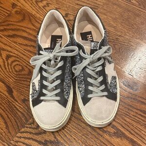 Golden Goose Histar Sneakers - size 8 Stylish Glitter Sneakers with Gray Laces